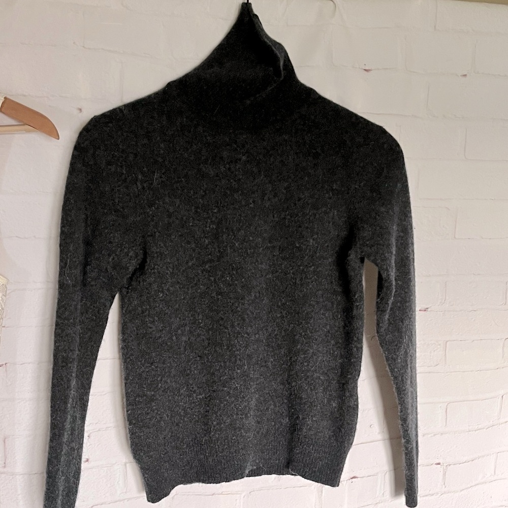 UNI QLO 100% wool mock neck sweater
